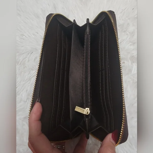 Beige and Brown zip Wallet with Red and Green Stripe - Picture 8 of 8